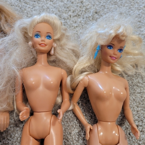 Barbie's Vintage Dolls Set of 4 - Picture 2 of 5